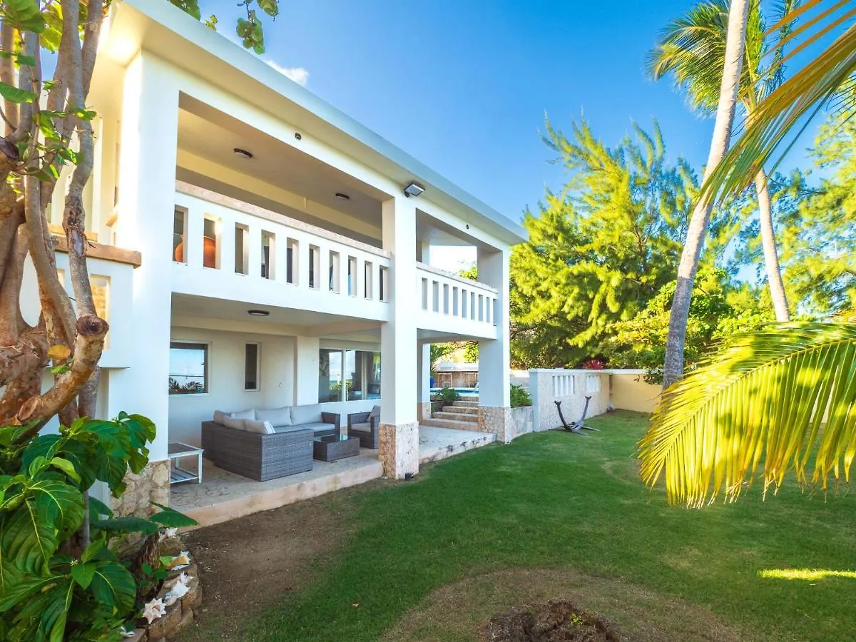 Newly Renovated 8 Bedroom Ocean Front Villa With Pool Rio Grande