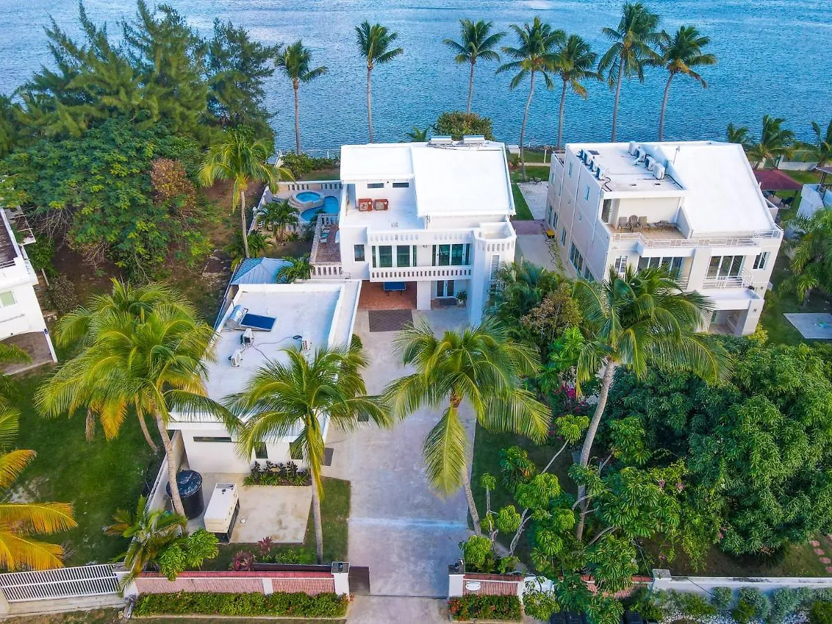 Newly Renovated 8 Bedroom Ocean Front Villa With Pool 리오그란데 0*,