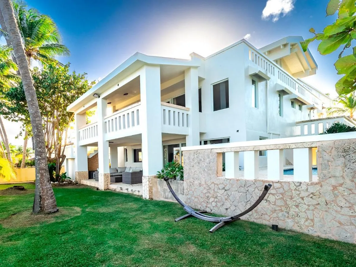 Newly Renovated 8 Bedroom Ocean Front Villa With Pool 리오그란데